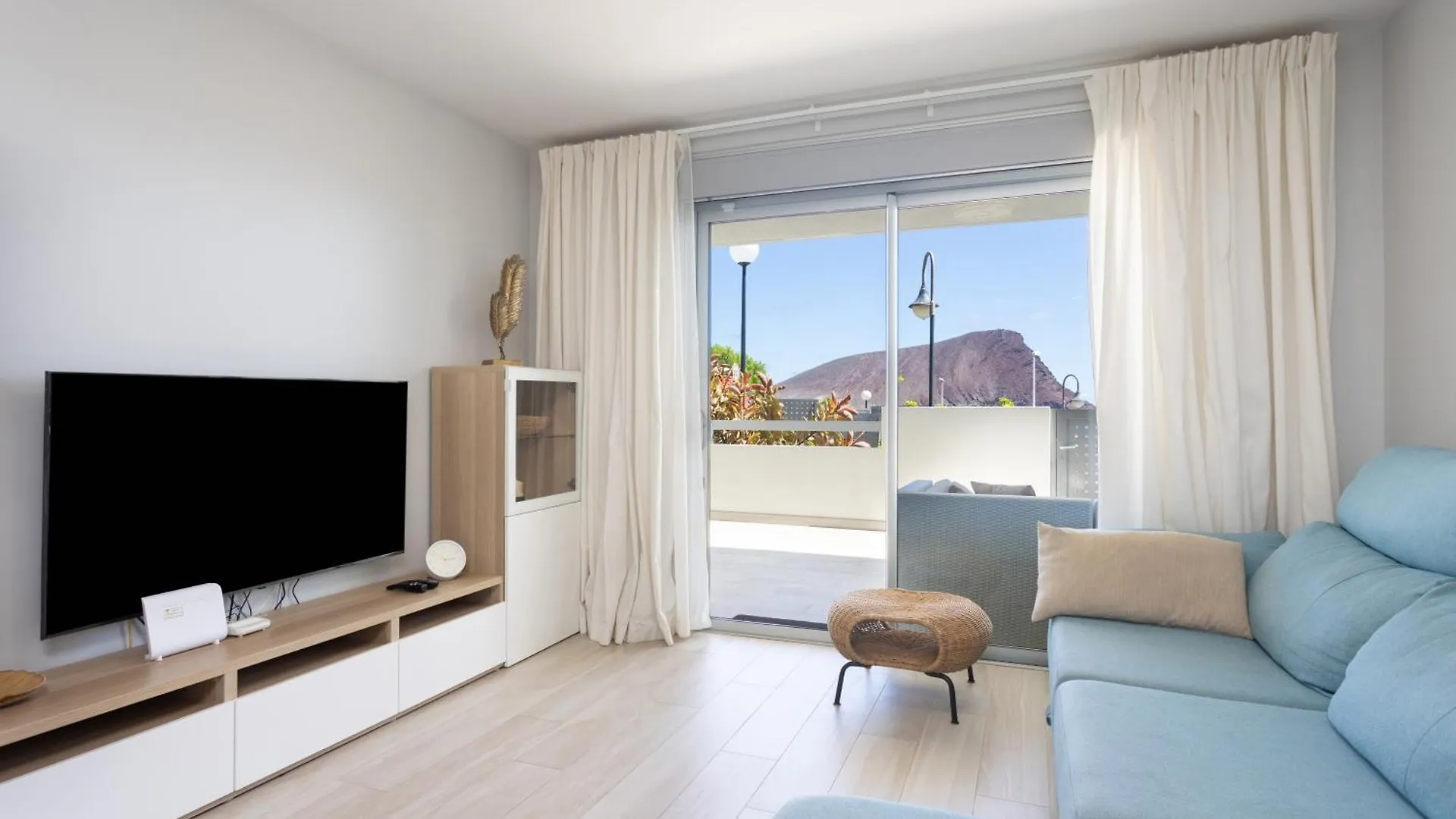 A Beautiful Apartment With A Beach View - La Tejita - El Medano