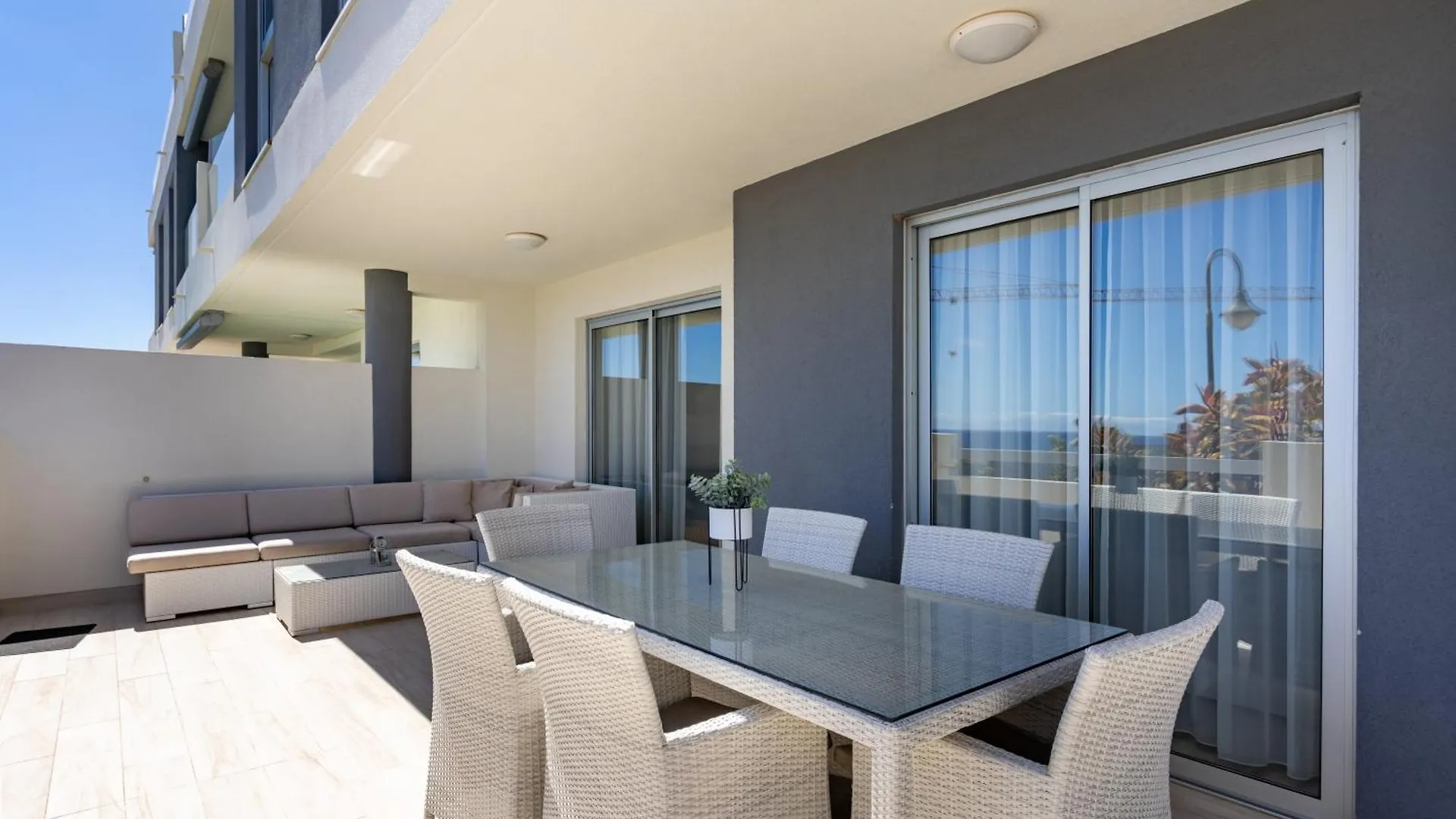 A Beautiful Apartment With A Beach View - La Tejita - El Medano エル・メダノ